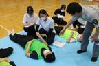 四天王寺大学看護学部が消防隊員指導による災害時を想定した看護演習を4月22日に実施