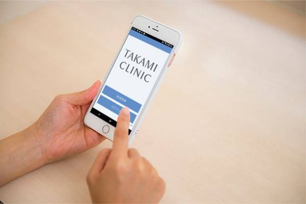 タカミクリニック、スマホ1つで通院が可能になる『にきびオンライン診療』を5月9日より開始