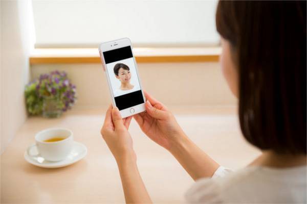 タカミクリニック、スマホ1つで通院が可能になる『にきびオンライン診療』を5月9日より開始