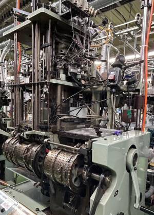 日本最古の紙で編んだ靴下ブランド「AMIGAMI」が、ECサイト限定母の日ギフトボックスとして新作ジャガードソックスを5月10日まで特別販売中！