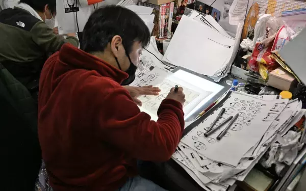 池波正太郎生誕100年記念企画として、鬼平の“顔”を描く作画チーフのインタビューを収録。　 『コミック 鬼平犯科帳 118』、4月26日発売！