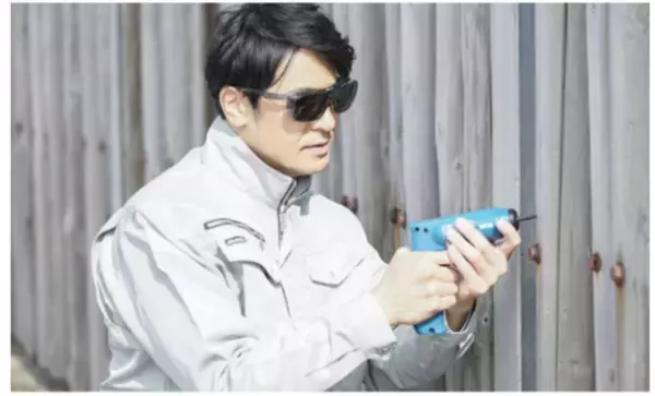 メガネの上からサングラス！「A-FIT 跳ね上げ式オーバーグラス」に遠近両用偏光タイプが登場！Makuakeで4月23日 先行予約販売開始