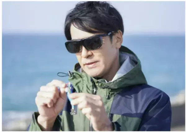 メガネの上からサングラス！「A-FIT 跳ね上げ式オーバーグラス」に遠近両用偏光タイプが登場！Makuakeで4月23日 先行予約販売開始