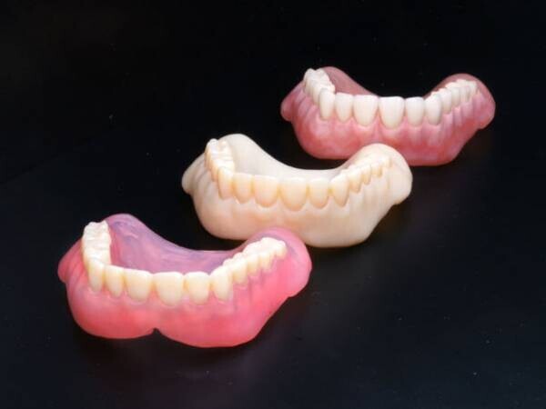 3Dプリンターで製作する予備の義歯『ヨビーバ』が4月から全国で販売開始、最短で即日納品も可能