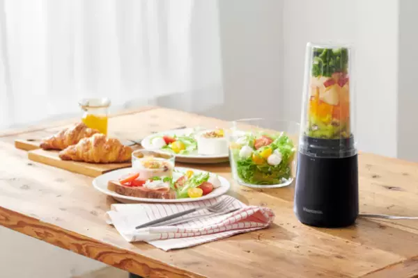 つくったボトルでそのまま飲める「マイボトルブレンダー」にミルと追加ボトルがセットになった新モデルが4月28日より登場