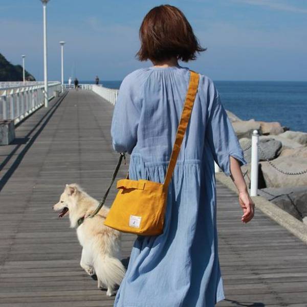 デロリアンズの犬用レインコートで雨の日散歩　愛犬の写真・動画をInstagramにて5月31日まで募集