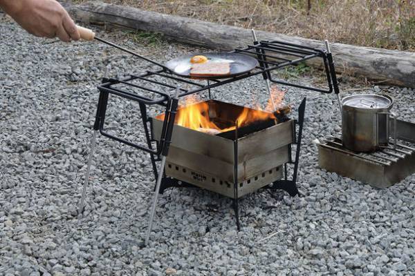 ソロでもグループキャンプでも焚き火サイドで大活躍のアウトドアギアシリーズが登場！