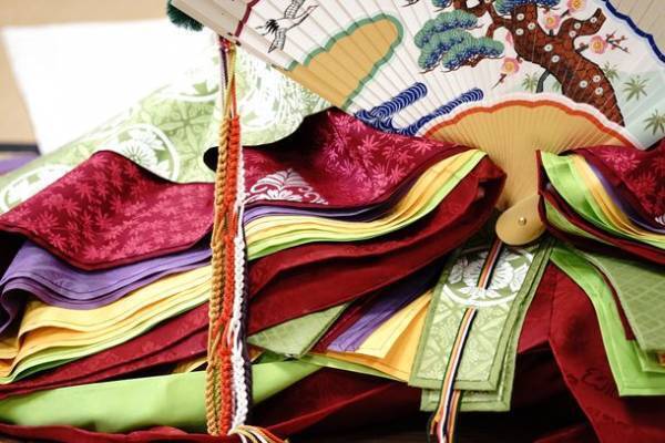 千年の時を超え、現代に蘇る源氏物語の世界　十二単のお服上げ公演「十二單～襲ねの美」　5/11(木)から14(日)4日間、青山・スパイラルホールにて開催