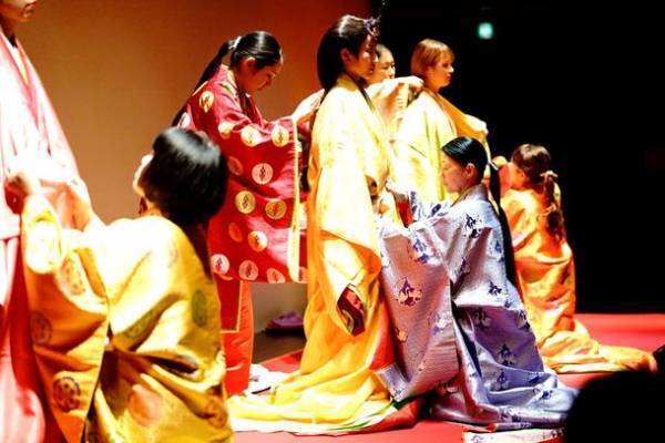 千年の時を超え、現代に蘇る源氏物語の世界　十二単のお服上げ公演「十二單～襲ねの美」　5/11(木)から14(日)4日間、青山・スパイラルホールにて開催