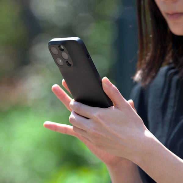 リアカメラもしっかりカバーする、シンプルを極限まで追求した「MYNUS iPhone 14 Pro CASE」を4月27日発売