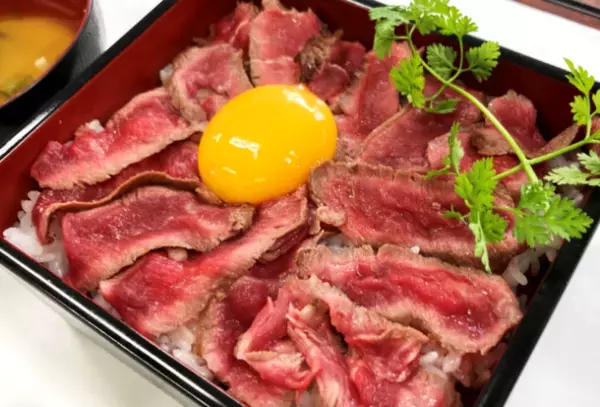 阿寒ブランド牛の超贅沢な「阿寒モルト牛ステーキ重」と「阿寒モルト牛ローストビーフ重」を4月27日より販売開始！～北海道釧路市阿寒町　道の駅 阿寒丹頂の里の新メニュー～