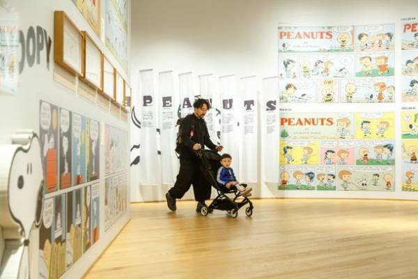 親子で楽しめるスヌーピーミュージアムへ！館内をまわりながら楽しく英語が学べる「スヌーピーミュージアム えいごのワークシート」の配布を開始