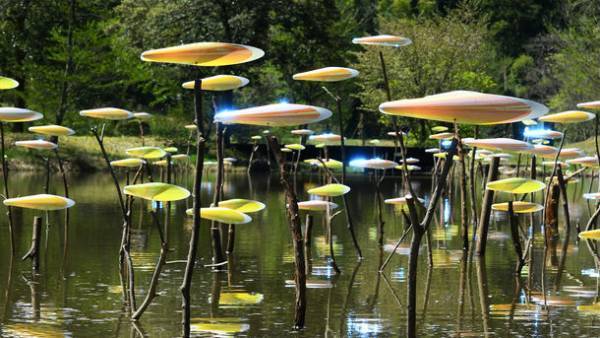 野外展覧会「光と風のモビールスケープ」　田園調布せせらぎ公園にて5月2日より開催