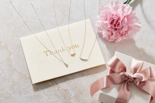 感謝の想いを伝えるダイヤモンドジュエリー～ 5月14日（日）は母の日 ～