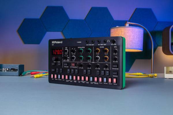 シンプルな操作で本格的なエレクトロニック・ミュージックを気軽に楽しめる　ポケットサイズの電子楽器「AIRA Compactシリーズ」に新モデル登場