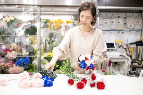 コロナ5類移行後の母の日に“母への愛・感謝・夢かなう”の花言葉を持つ花と宝くじ10枚がセットに！億万長者の夢がふくらむ？！豪華な花束が登場「ドリームジャンボおカアね～しょん」5月12日(金)～14日(日)まで1日限定1セット 15,000円(税込)で販売