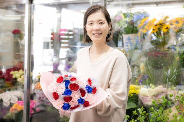 コロナ5類移行後の母の日に“母への愛・感謝・夢かなう”の花言葉を持つ花と宝くじ10枚がセットに！億万長者の夢がふくらむ？！豪華な花束が登場「ドリームジャンボおカアね～しょん」5月12日(金)～14日(日)まで1日限定1セット 15,000円(税込)で販売
