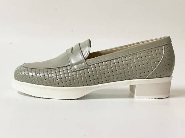 2023春夏新作パンプス！衝撃吸収するソールで歩きやすいandsteadyWalkingソールローファー　3カラーでリリース