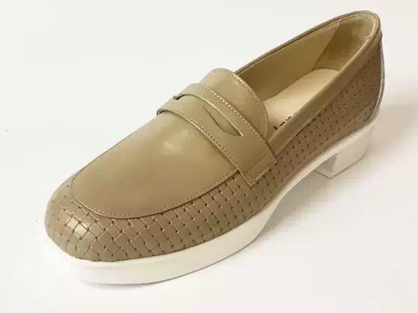 2023春夏新作パンプス！衝撃吸収するソールで歩きやすいandsteadyWalkingソールローファー　3カラーでリリース