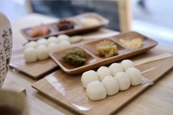 東京大神宮の参道にある甘味処「おありおりはべりいまそかり」が縁結び団子で親交を深める『縁結びツアー』を7月7日にスタート！