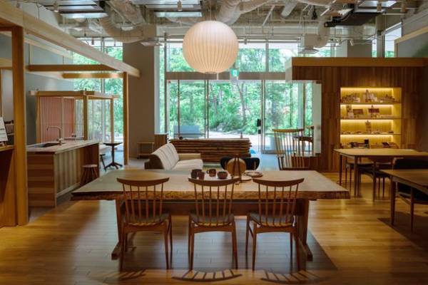 飛騨高山の木工房　オークヴィレッジ　首都圏の直営旗艦店「オークヴィレッジ青山」　5/13 リニューアルオープン