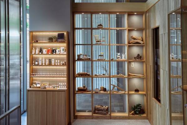 飛騨高山の木工房　オークヴィレッジ　首都圏の直営旗艦店「オークヴィレッジ青山」　5/13 リニューアルオープン