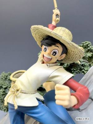 釣りキチ三平50周年を記念したスタチューフィギュア「釣りキチ三平50周年記念フィギュア ～夜泣谷の怪物 左膳岩魚～」がジャングルより2023年7月上旬発売予定