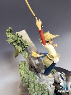 釣りキチ三平50周年を記念したスタチューフィギュア「釣りキチ三平50周年記念フィギュア ～夜泣谷の怪物 左膳岩魚～」がジャングルより2023年7月上旬発売予定