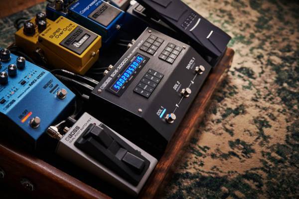 名機「SDE-3000」のサウンドを完全再現したデジタル・ディレイ・ペダル2機種を発売
