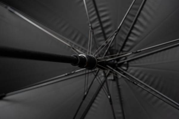 カーボンファイバー製の紳士傘「Carbrella(カーブレラ)」クラウドファンファンディング「GREEN FUNDING」で5月12日(金)～6月15日(木)先行販売を実施！