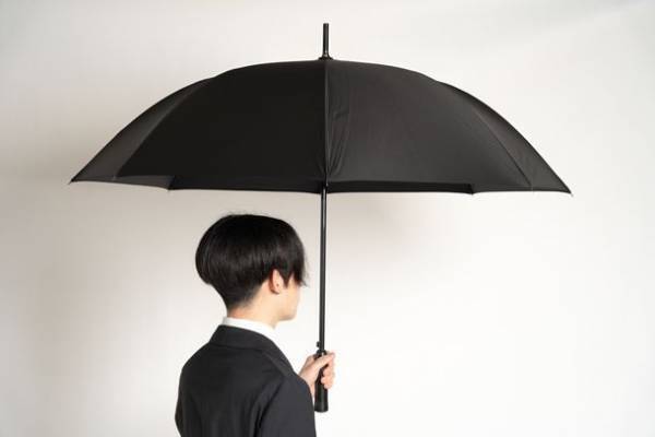 カーボンファイバー製の紳士傘「Carbrella(カーブレラ)」クラウドファンファンディング「GREEN FUNDING」で5月12日(金)～6月15日(木)先行販売を実施！