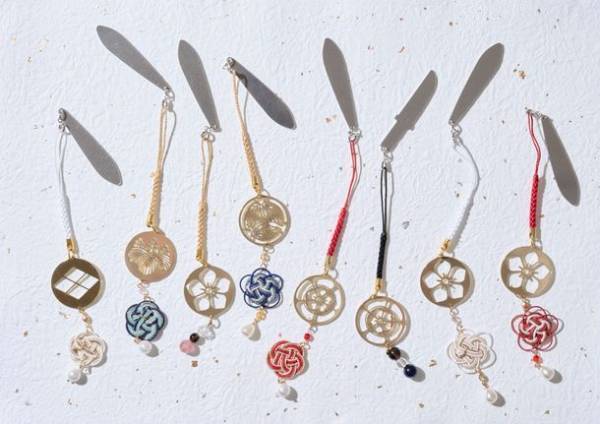 岐阜県発　金属製品のレーザー加工技術が光る“真鍮透かし彫り”が「和かざり」で登場！家紋をあしらったアクセサリー　2023年5月、Makuakeにてプロジェクト開始