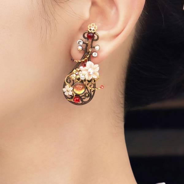 ピアスのようなイヤリング「ぴあり」の「源氏物語シリーズ」から第二弾・新作「明石の上」を5月19日(金)に発売！