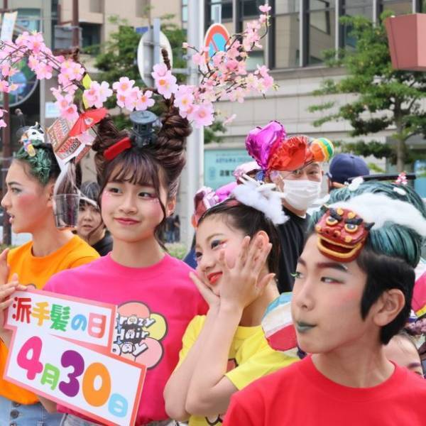＜開催報告＞米国を中心に、諸外国では学校行事としても楽しまれる『Crazy Hair Day』！日本初「Crazy Hair Dayパレード」を4月30日「派手髪の日」に神戸で開催