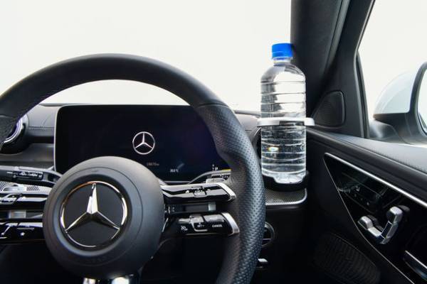 メルセデス・ベンツ専用アクセサリーブランド「Fazom」から、Cクラス、GLC専用 ドリンクホルダーを5月23日に発売