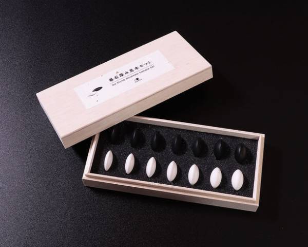 老舗の碁石メーカー黒木碁石店が「はまぐり碁石」の厚み見本セットとお手入れキットを7月7日より同時販売開始！