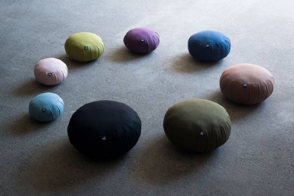 京都で坐禅用ZAFUを販売するfeel the ZENが、太秦に実店舗「仏具と喫茶 feel the ZEN」を8月初旬にオープン