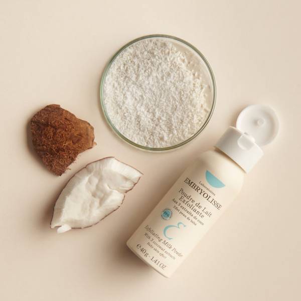 水と混ぜると細かい泡が立つ、環境に配慮したパウダー状スクラブ洗顔料をオンライン限定発売