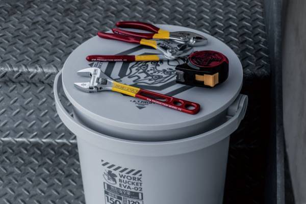 エヴァンゲリオンのワークブランド「A.T.FIELD」より、多用途収納＆イスとしても使えるワークバケットが5月30日発売