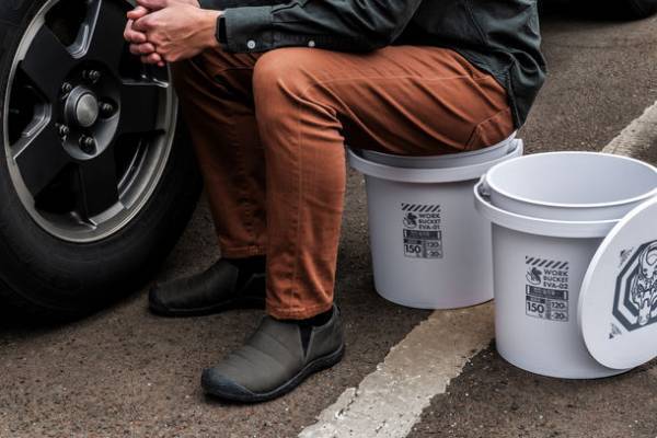 エヴァンゲリオンのワークブランド「A.T.FIELD」より、多用途収納＆イスとしても使えるワークバケットが5月30日発売