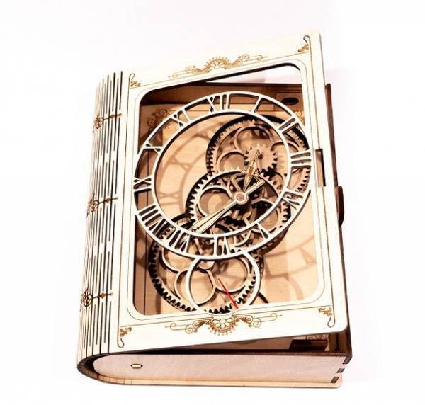 歯車や針まで自然の温もりを感じる天然木！ウクライナ発の洗練されたデザインの木製時計「MadClockMaker」がMakuakeにて予約販売開始
