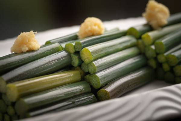岩手・湯川温泉「山人-yamado-」　地元特産「西わらび」の最高品質『黒わらび』の水煮を販売！6月30日まで自社お取り寄せ通販サイトにて