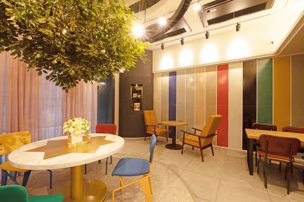 福岡・薬院に無人型家具ショップ「YAKUIN TABLE」がOPEN！店内で商品を体験、打ち合わせ・休憩場所など自由に利用も可能