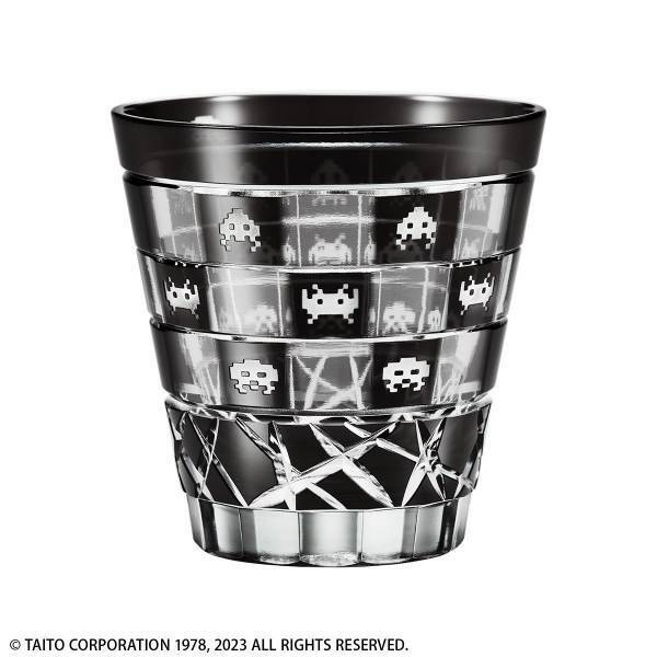 『スペースインベーダー』の誕生45周年を記念してゲームの世界観を伝統文様とともに表した江戸切子グラスが登場！
