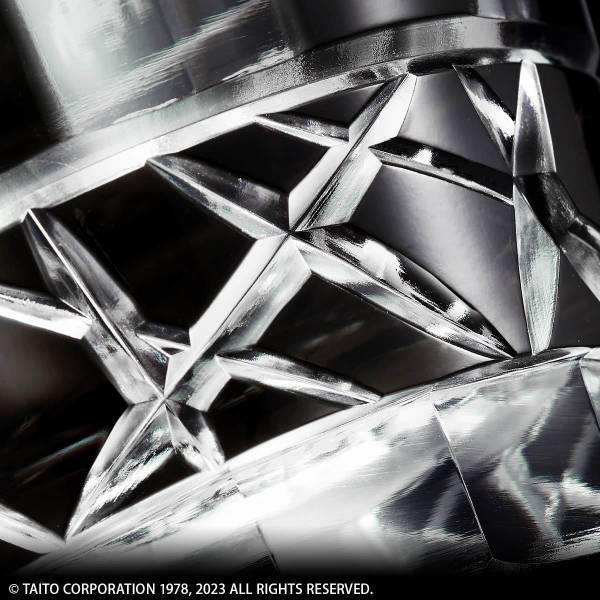 『スペースインベーダー』の誕生45周年を記念してゲームの世界観を伝統文様とともに表した江戸切子グラスが登場！