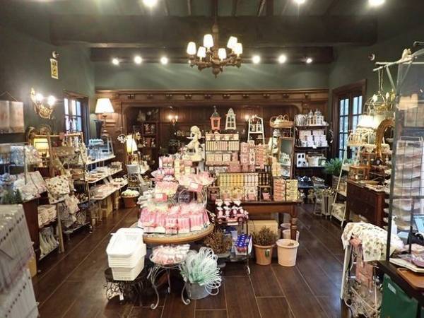 軽井沢レイクガーデン6月16日よりローズシーズンがスタート　モーニングローズデイは朝7時から営業！