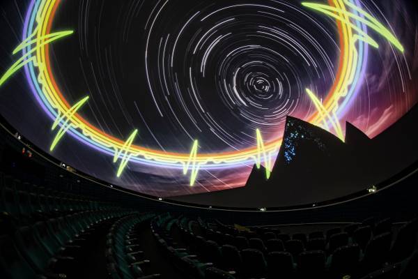 日本最速上映！ピンク・フロイドの名盤『狂気』が50年の時を経てプラネタリウムに蘇るプラネタリウム・ショー「The Dark Side Of The Moon」