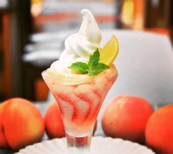 賞味期限は提供後10分！九州堂の『桃パフェ』を6月20日(火)から期間限定で提供開始