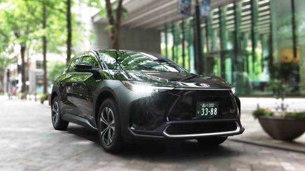 旅客運送事業の総合企業「国際ハイヤー」が初EV車両を本格導入　環境に優しく滑らかな走行性能・静音性で快適に