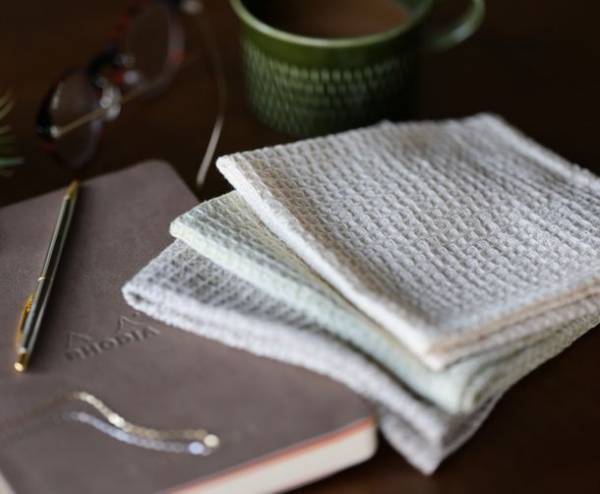 シルク生糸を使ったスキンケアツールを新開発し商品化！6月14日-16日の『インテリア ライフスタイル2023』で発表